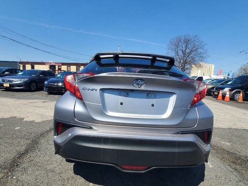Used 2018 Toyota C-HR XLE image 4