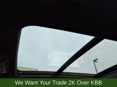 Used 2022 GMC Yukon XL Denali w/ Denali Premium Package image 11