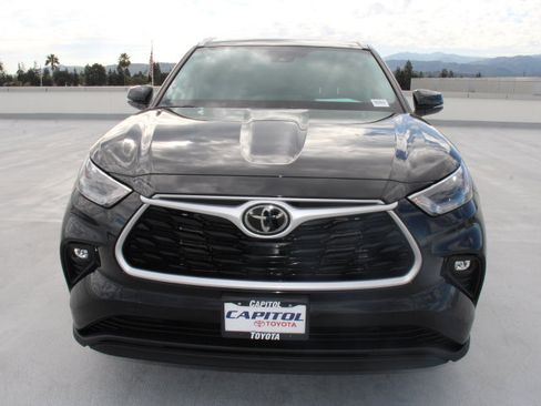 Certified 2022 Toyota Highlander XLE image 7