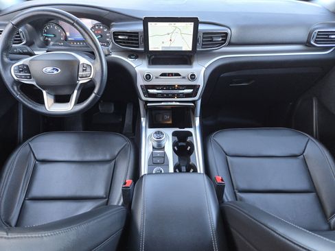 Used 2022 Ford Explorer XLT w/ Equipment Group 202A image 24