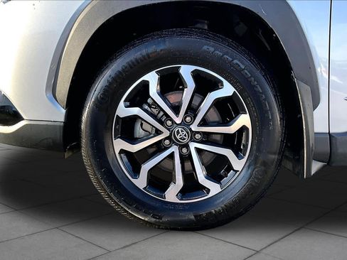 Used 2025 Toyota Corolla Cross AWD Hybrid w/ Moonroof Package image 11