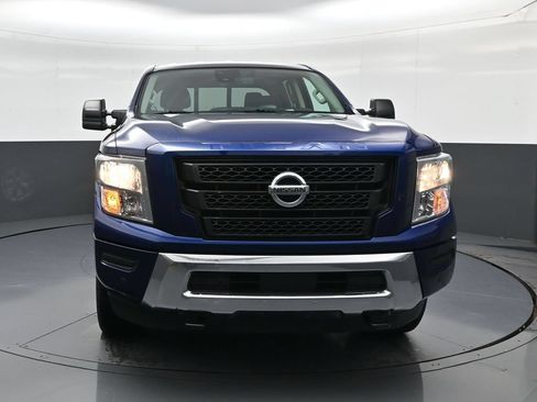 Used 2022 Nissan Titan SV w/ SV Convenience Package AWD/4WD image 2