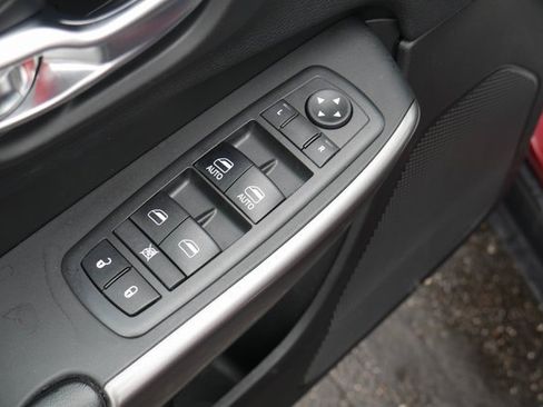 Used 2019 Jeep Cherokee Latitude Plus w/ Cold Weather Group image 13