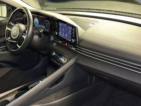 Used 2021 Hyundai Elantra SEL w/ Convenience Package image 10