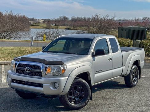 Used 2011 Toyota Tacoma w/ SR5 Pkg #2 image 4