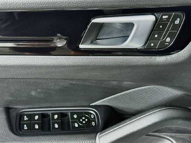 Used 2023 Porsche Cayenne AWD/4WD image 20