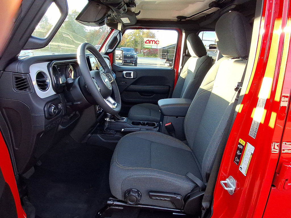 Used 2026 Jeep Wrangler Unlimited Sahara AWD/4WD image 17