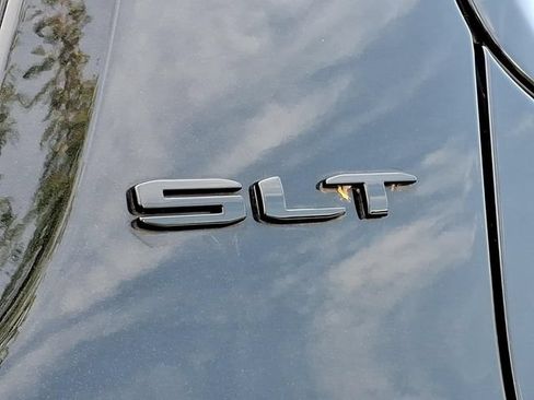 Used 2023 GMC Acadia SLT w/ Elevation Edition FWD image 27