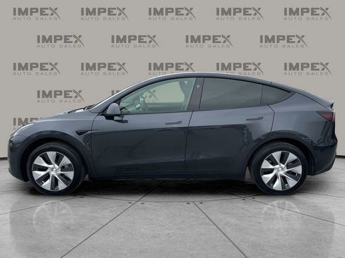 Used 2024 Tesla Model Y 2WD image 2