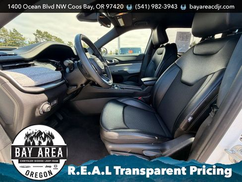 Used 2024 Jeep Compass Latitude AWD/4WD image 11