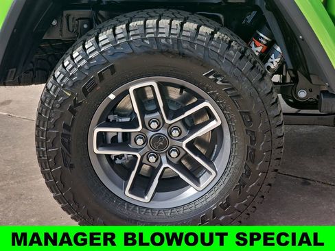 New 2025 Jeep Gladiator Mojave w/ Convenience Group AWD/4WD image 37
