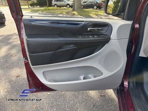 Used 2019 Dodge Grand Caravan SXT image 40