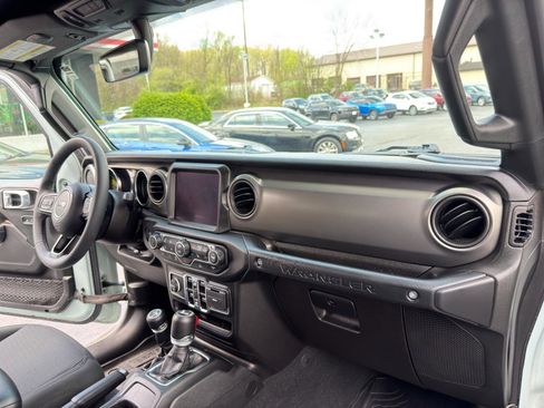 Used 2023 Jeep Wrangler Unlimited w/ Sun & Screen Package AWD/4WD image 28