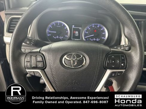 Used 2019 Toyota Highlander LE AWD/4WD image 11