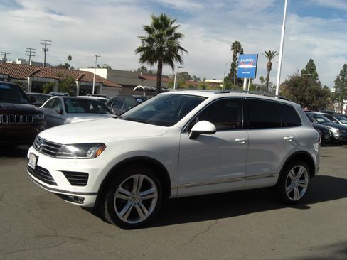 Used 2016 Volkswagen Touareg Executive AWD/4WD image 3