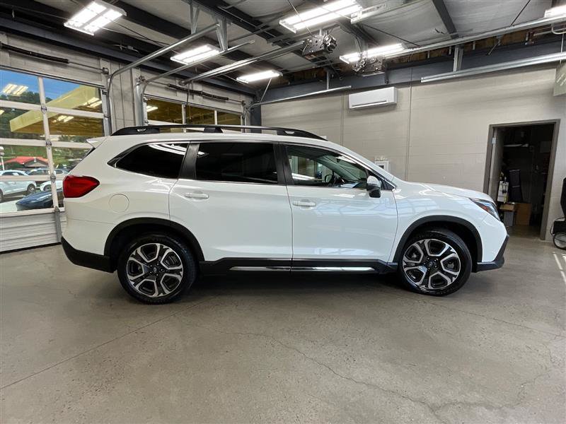 Used 2023 Subaru Ascent Limited AWD/4WD image 6