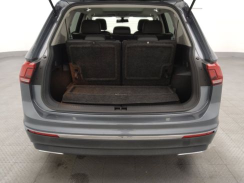 Used 2021 Volkswagen Tiguan SE w/ Panoramic Sunroof Package FWD image 29