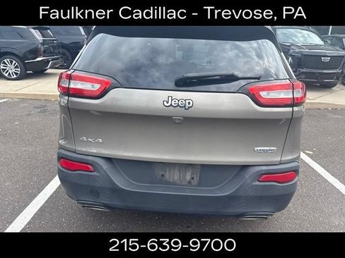 Used 2016 Jeep Cherokee Latitude w/ Cold Weather Group AWD/4WD image 4