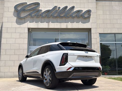 Used 2025 Cadillac Optiq Luxury 1 AWD/4WD image 8