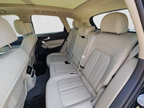 Used 2020 Audi Q5 e Premium Plus w/ Premium Plus Package AWD/4WD image 16