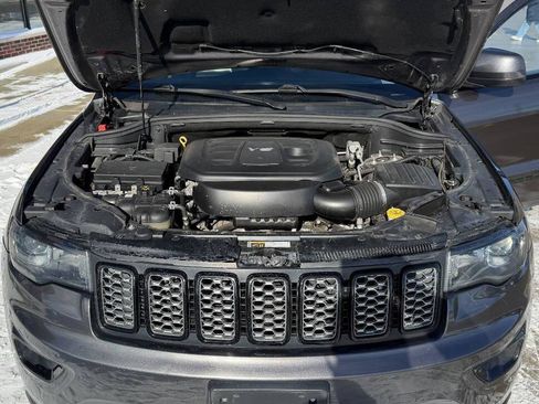 Used 2018 Jeep Grand Cherokee Altitude image 40