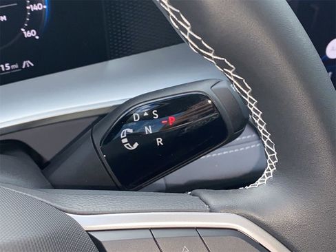 New 2025 Volkswagen Tiguan SE image 26