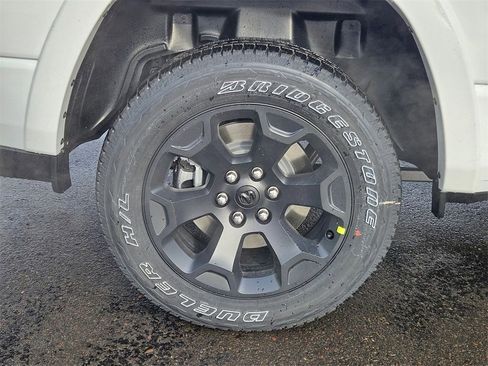 New 2026 RAM 1500 4x4 Crew Cab image 9