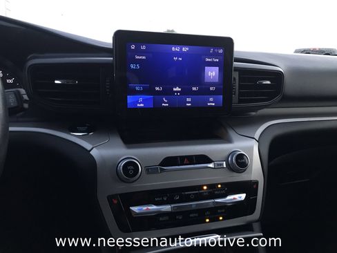Used 2022 Ford Explorer XLT image 30