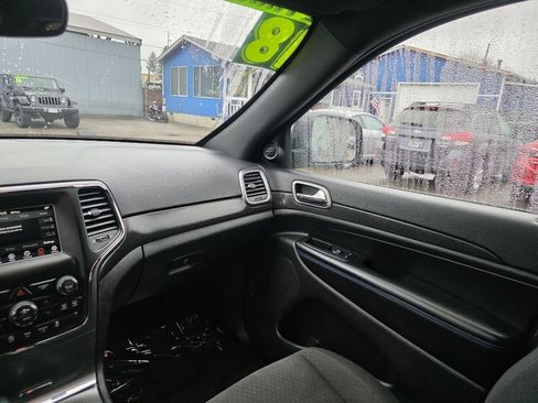 Used 2018 Jeep Grand Cherokee Laredo image 11