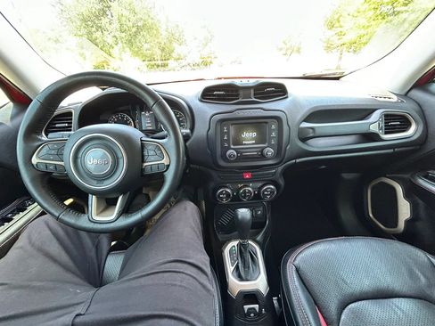 Used 2015 Jeep Renegade Latitude w/ Popular Equipment Group FWD image 14