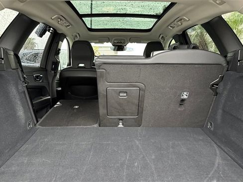 Used 2025 Volvo XC60 B5 Plus image 17