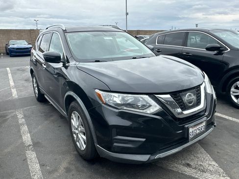 Used 2017 Nissan Rogue SV FWD image 2