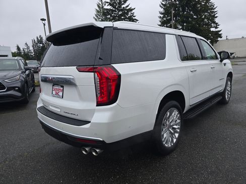 Used 2024 GMC Yukon XL Denali w/ Advanced Technology Package AWD/4WD image 3
