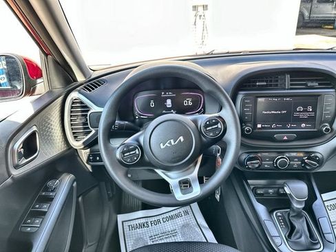 Used 2023 Kia Soul LX w/ LX Technology Package FWD image 13