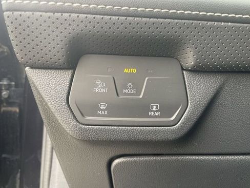 Used 2024 Volkswagen Atlas SE image 34