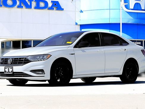 Used 2019 Volkswagen Jetta R-Line image 1