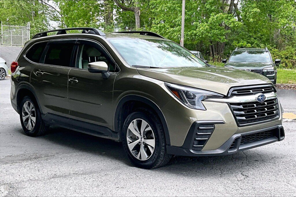 Used 2023 Subaru Ascent Premium w/ Convenience Package AWD/4WD image 18