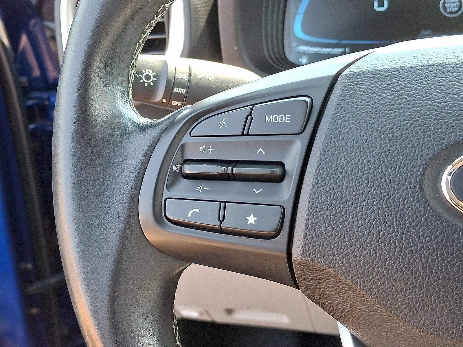 Certified 2024 Hyundai Venue SEL FWD image 23