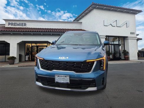 Certified 2025 Kia Sorento EX image 3
