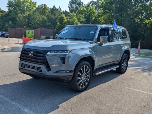 Used 2024 Lexus GX 550 w/ Accessory Package (Z1) AWD/4WD image 8