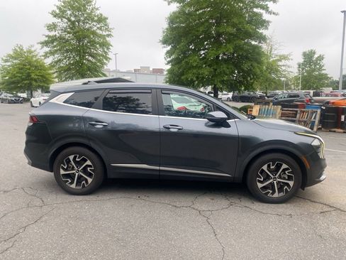 Used 2023 Kia Sportage EX FWD image 2