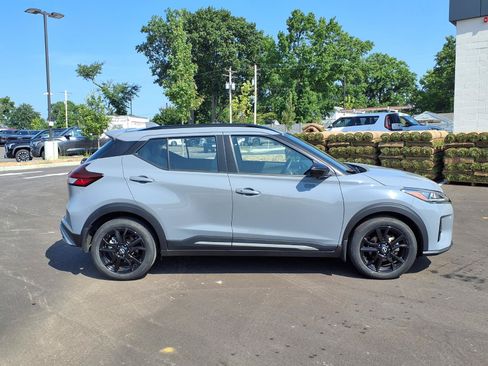 Used 2024 Nissan Kicks SR w/ SR Premium Package FWD image 2