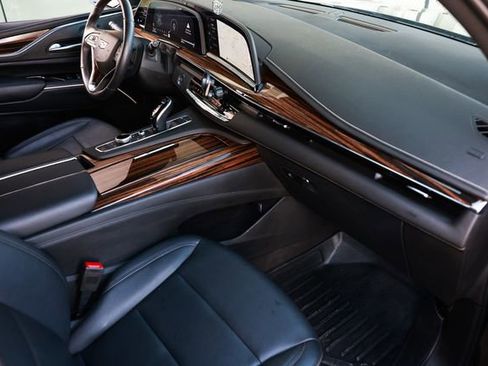 Used 2023 Cadillac Escalade ESV Luxury RWD image 21