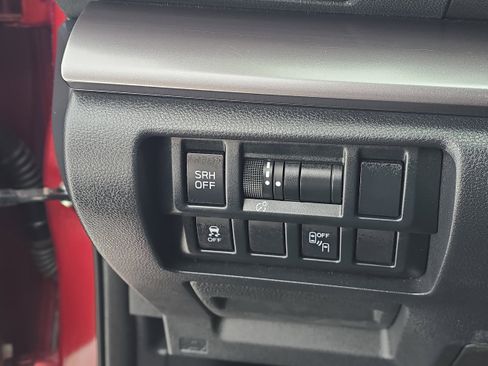 Used 2019 Subaru Crosstrek 2.0i Limited w/ Moonroof Package w/Navigation image 18