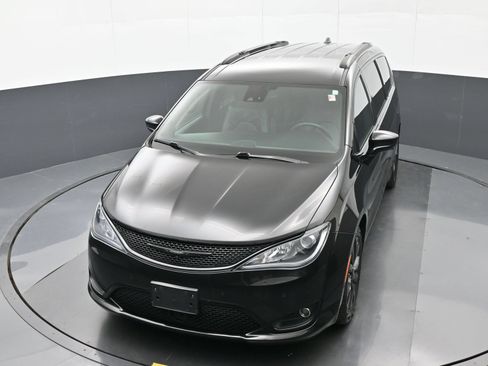Used 2018 Chrysler Pacifica Touring-L Plus w/ Advanced Safetytec Group FWD image 36
