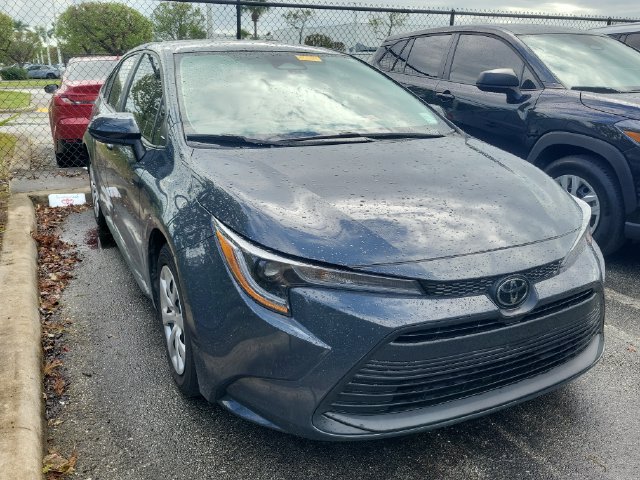 Used 2025 Toyota Corolla LE FWD image 3