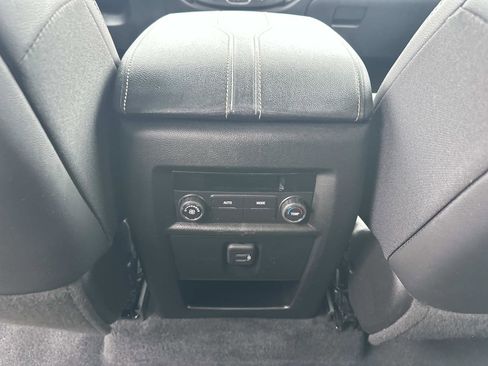 Certified 2023 Chevrolet Traverse LT image 14