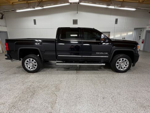 Used 2016 GMC Sierra 2500 Denali w/ Suspension Package, Off-Road image 5