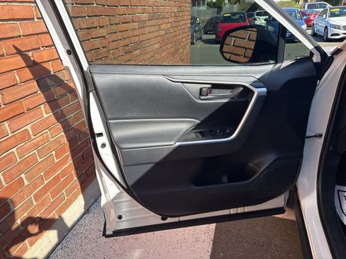 Used 2019 Toyota RAV4 LE w/ All Weather Liner Package AWD/4WD image 31