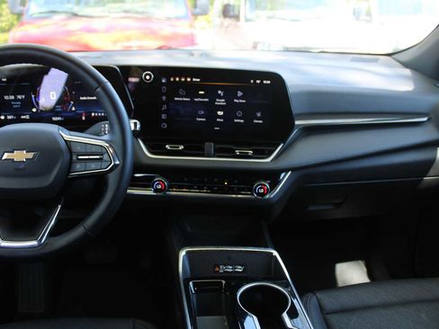 Used 2025 Chevrolet Equinox LT w/ Convenience Package II AWD/4WD image 9